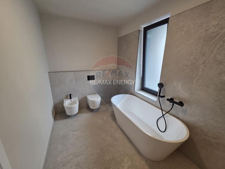 Vila de inchiriat in Voronet. Prima inchiriere, 5 camere. - 12