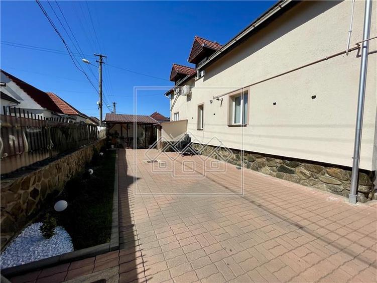 Casa individuala, moderna, 4 camere, fotovoltaice, mobilata complet