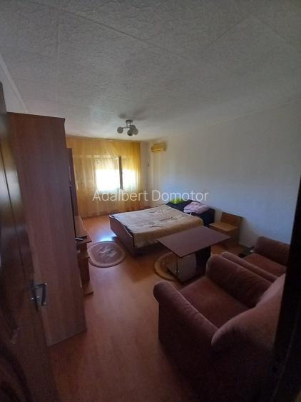 Vând APARTAMENT (65 mp.) 2 CAMERE + Living mare (camere decomandate) - 7