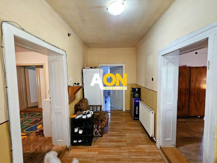 Casa renovata, 2 corpuri de cladire + anexe, 1331 mp teren, Paclisa