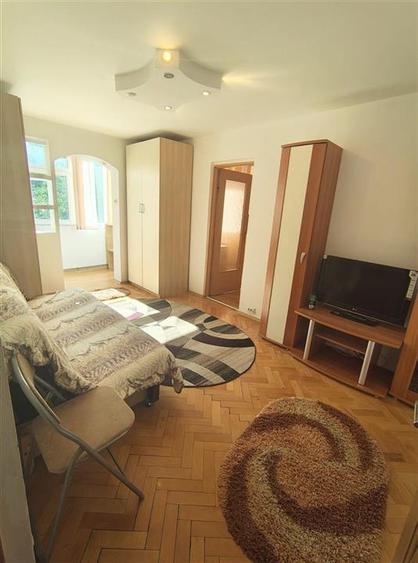 Alexandru cel Bun - Apartament 3 camere etaj intermediar