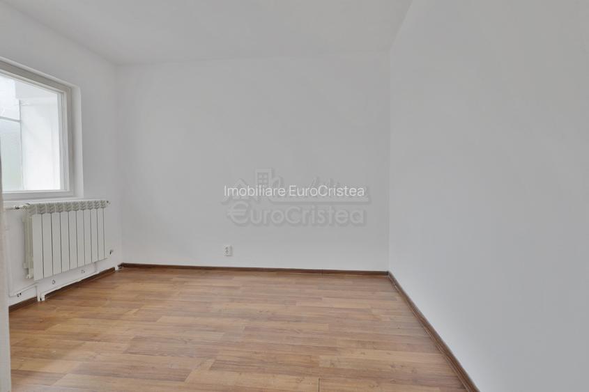 Apartament cu 3 camere de vânzare în Mangalia, 600 m până la plajă . - 2