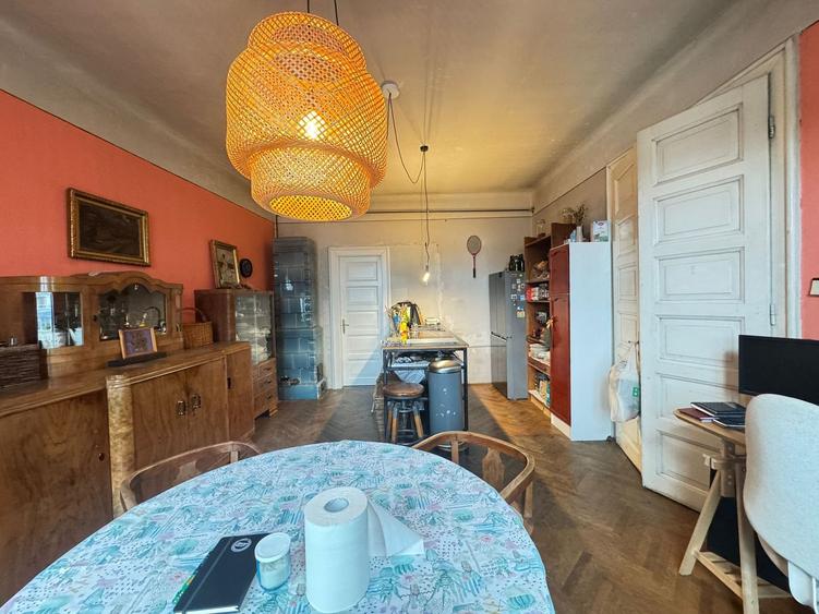 Apartament interbelic in zona Mihai Viteazul-103mp, et. 2/2