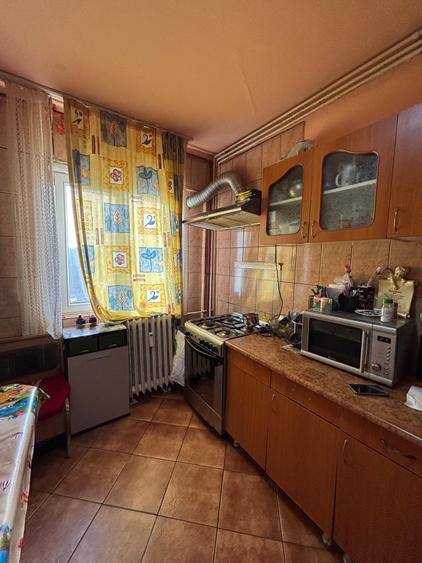 Apartament 3 camere Vanzare | Gorjului (2 minute de metrou) | An 1976