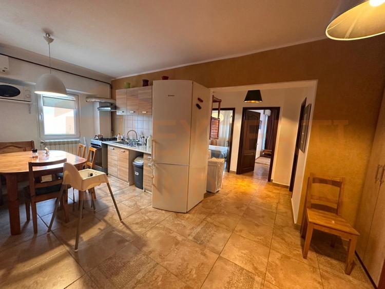 Apartament 3 camere de inchiriat, in zona Centrala - vedere catre Blvd Mircea