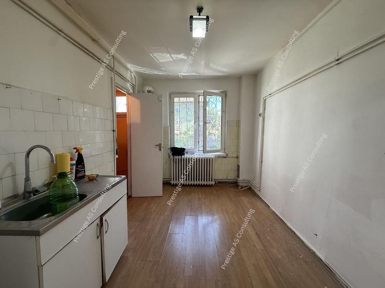 Apartament 4 camere, parter inalt zona Punctele Cardinale - Central