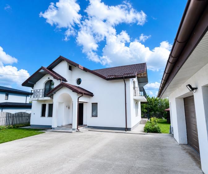 Vilă de familie 1000 mp teren, 6 camere, garaj 2 mașini, foișor - Valea Lupului