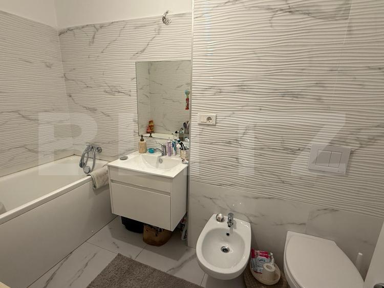 Apartament cu 3 camere, 84 mp, parcare subterana, zona - Tractorul