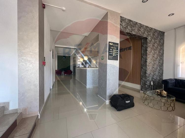 Hotel / Pensiune cu 43 camere de vânzare în Costinesti