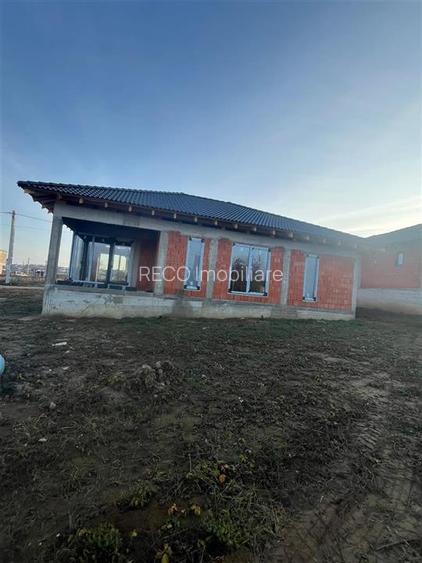 RECO Casa plan parter cu 3 dormitoare-la rosu- Paleu - 6
