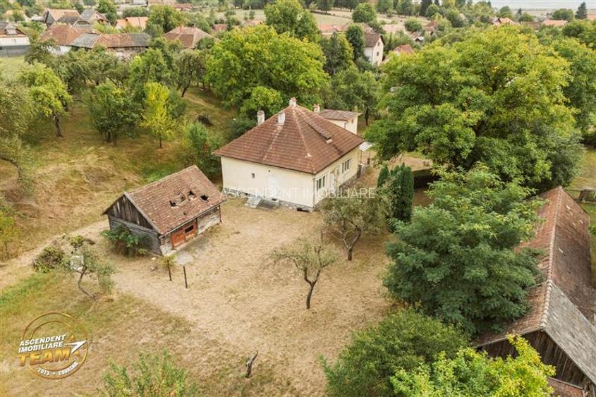 Casa cu istorie,3 camere,potential mansardare,1.840mp teren,in cadru linistit si - 55