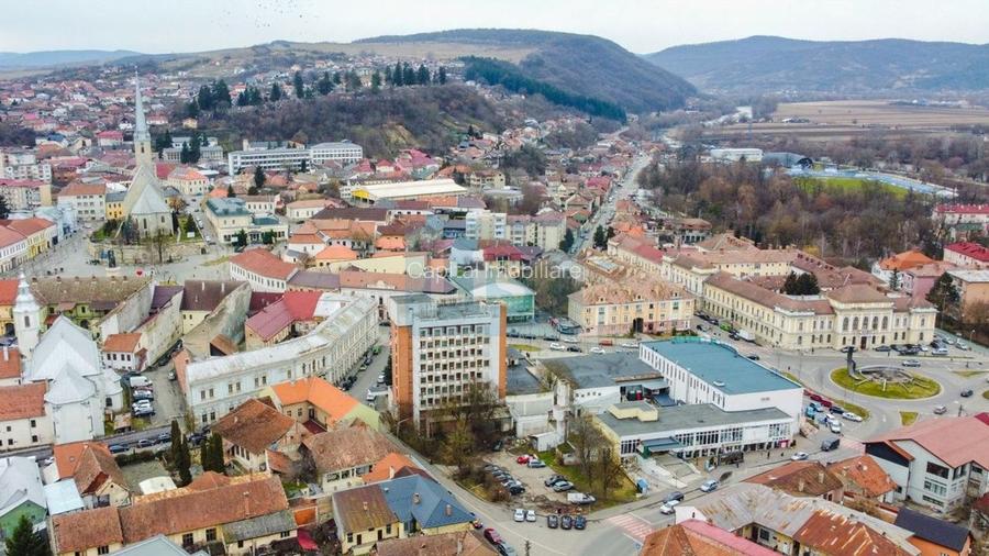 De vanzare Hotel, nefunctional, 70 camere + teren 3590 mp, Dej┃ - 20