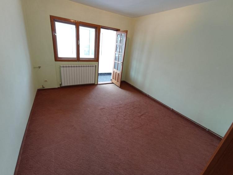 Apartament 3 camere Rond-Podu Ros, etaj 1, mutare rapida !