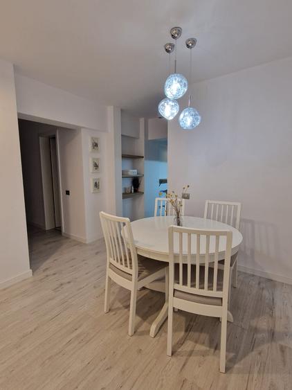 Vânzare apart 5 camere zona Polonă cu garaj încălzit
