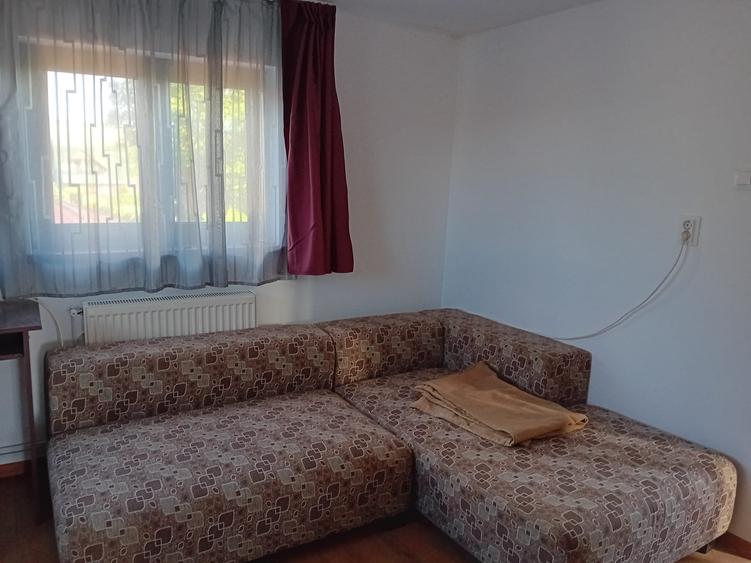 De inchiriat casa de locuit cu 2 camere in Singiogiu de Mures str Salcamilor