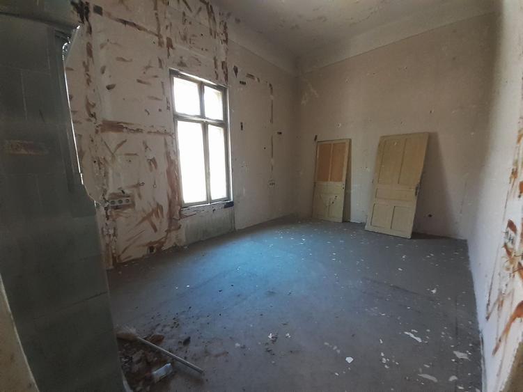 Casa in stil brancovenesc si teren 1750 mp in zona Piata Romana