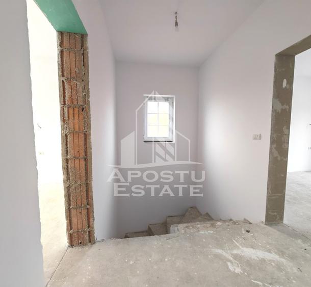 Duplex deosebit de vanzare, 4 camere, 3 bai si bucatare inchisa, Sag, Timis