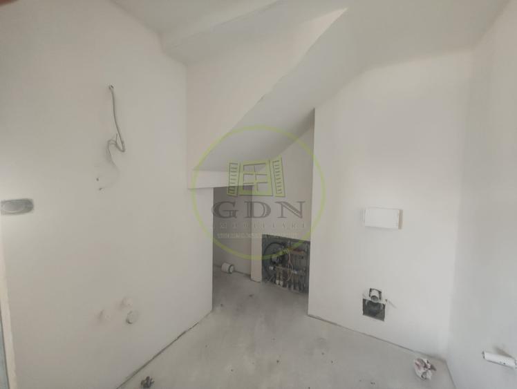 Casa 4 camere, teren 350 mp, localitatea Podari, zona Profi Loco
