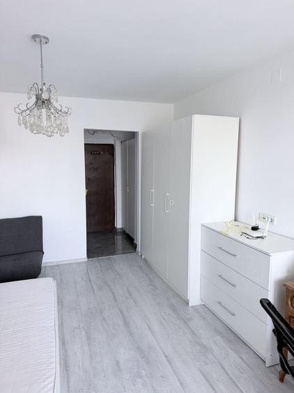 GARSONIERĂ DE ÎNCHIRIAT | TITAN | METROU ~1 MINUT | 32 MP | 349 €
