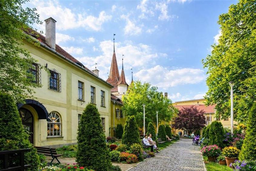 Vila Centru Istoric, Brasov: recomandata si pentru clinica/ centru educational