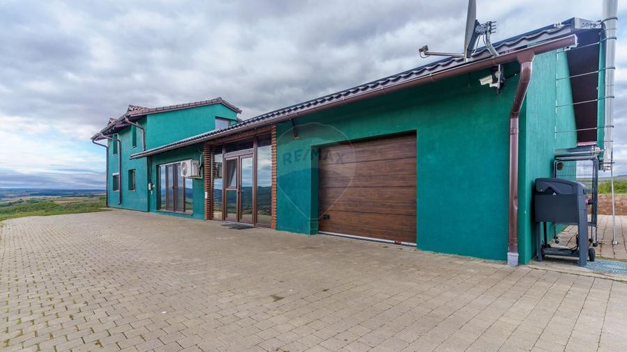 Teren 9.42 ha extravilan + casa 230 mp, COMISION 0%