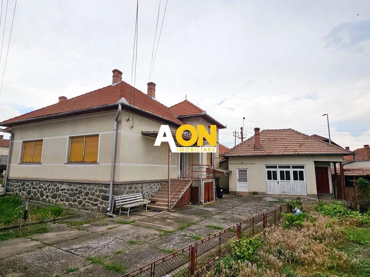 Casa 4 camere, 618 mp teren, zona Centru