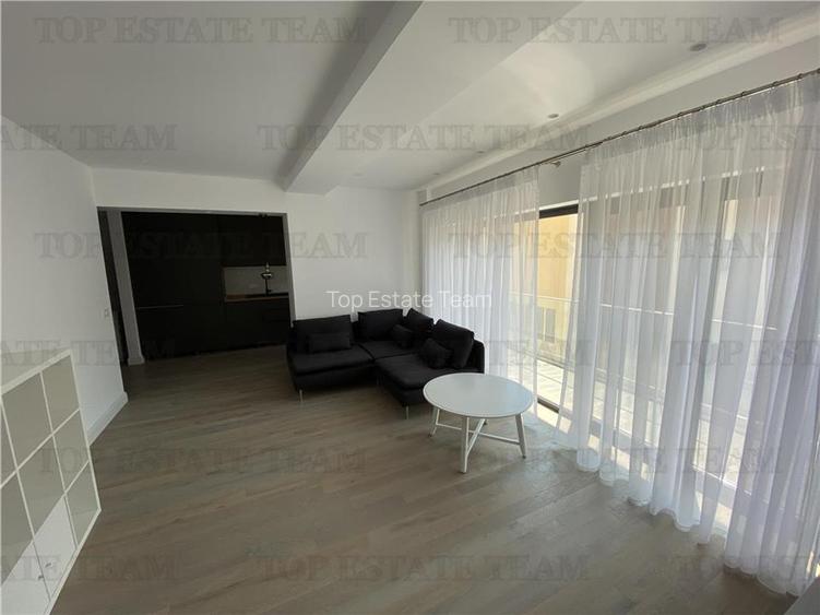 Apartament cu 3 camere de vanzare in Piata Victoriei - 2