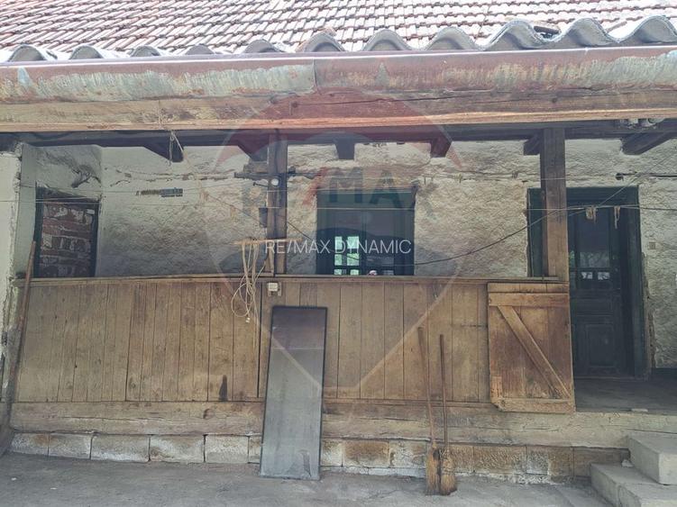 Casă batraneasca Laz comuna Dezna,teren 2800 mp teren - 2