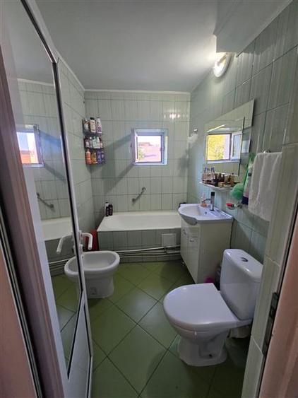 Apartament 3 camere  de vanzare  Tg Cucu - Podul de Fier,