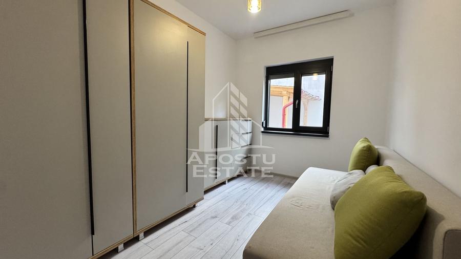 Apartament 3 camere , semidecomandat, zona Lipovei