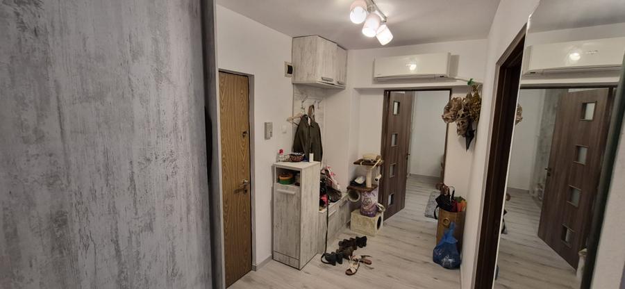 Apartament 2 camere , decomandat, et. 3, strada Andrei Muresanu
