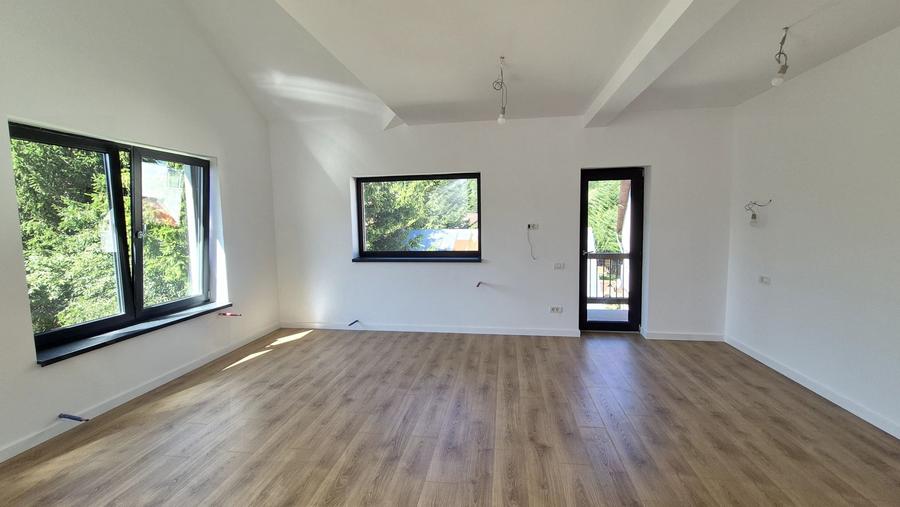 Apartament cu 4 camere 125 mp (4 garsoniere) la cheie + 60 mp pod - Busteni