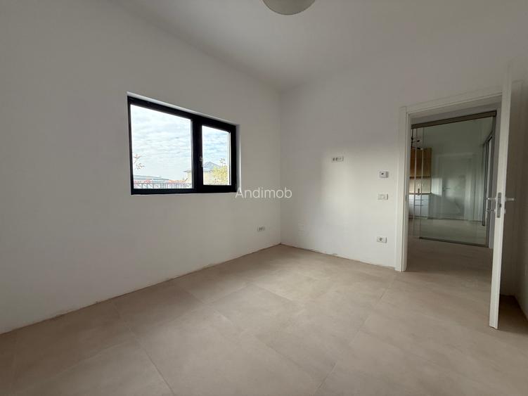 Vilă contemporană , finalizată în 2024, situată pe o stradă privată. - 22