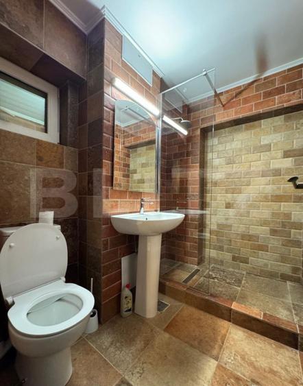 Apartament de inchiriat, cu 3 camere, zona centru