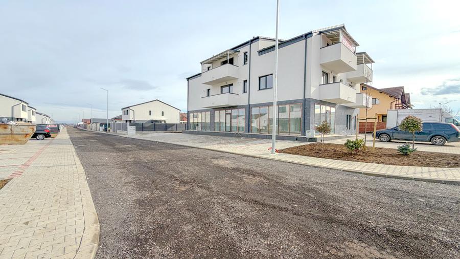 Spatiu comercial,8 locuri de parcare incluse, 156 mp, Sanpetru-Roka Village