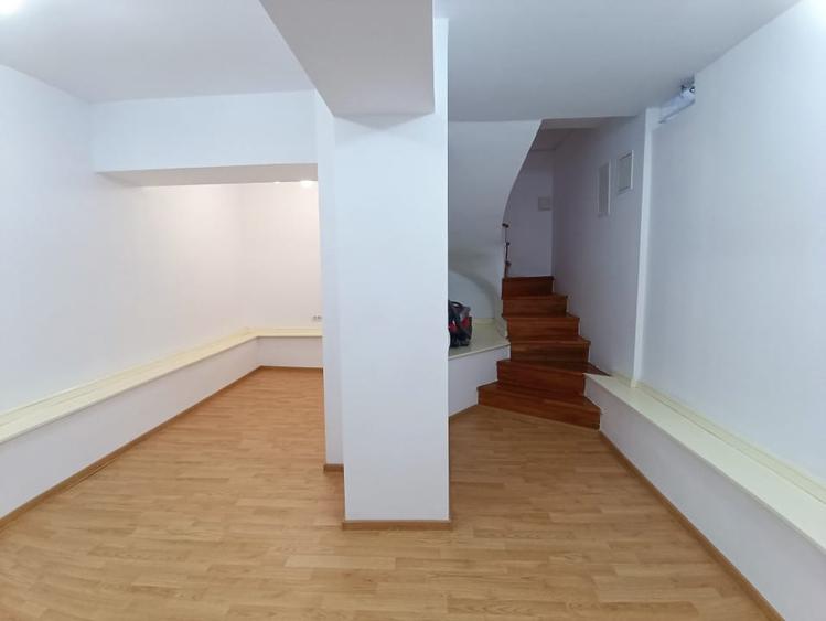 CENTRU SALA SPORTURILOR(COD03)- Casa interbelica si curte generoasa !