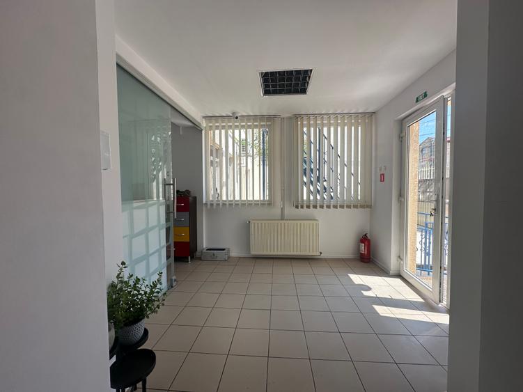 Spatiu comercial la casa - Tomis II - 2.000 euro/luna (pret fix)