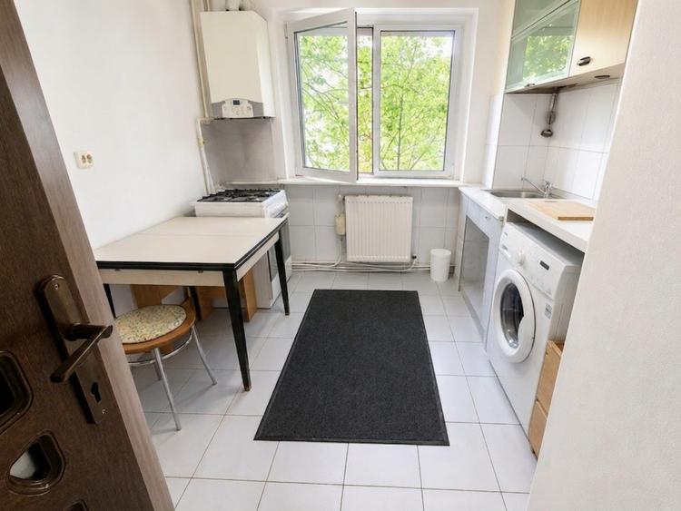 Apartament 3 camere Exercitiu, decomandat, etaj 2, centrala
