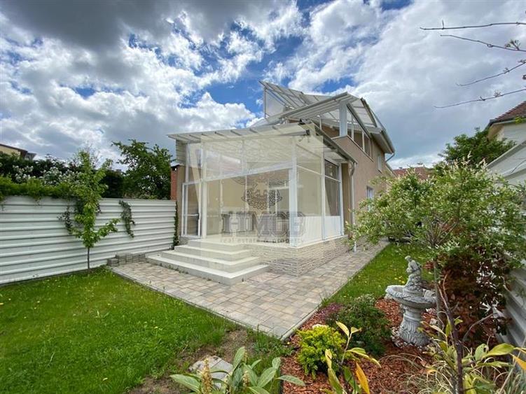 Casa cu 4 camere 3 bai 2 terase si teren 450 mp in zona Parcul Sub Arini