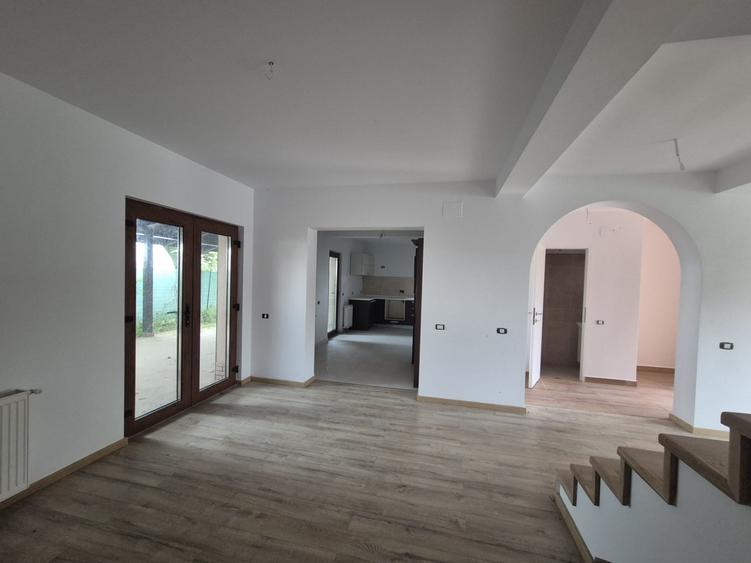 Casa 3 camere de vanzare in Curtea Domneasca