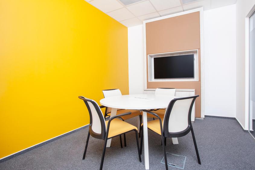 Spațiu de birou privat pentru 2 persoane în Regus Sun Business Centre
