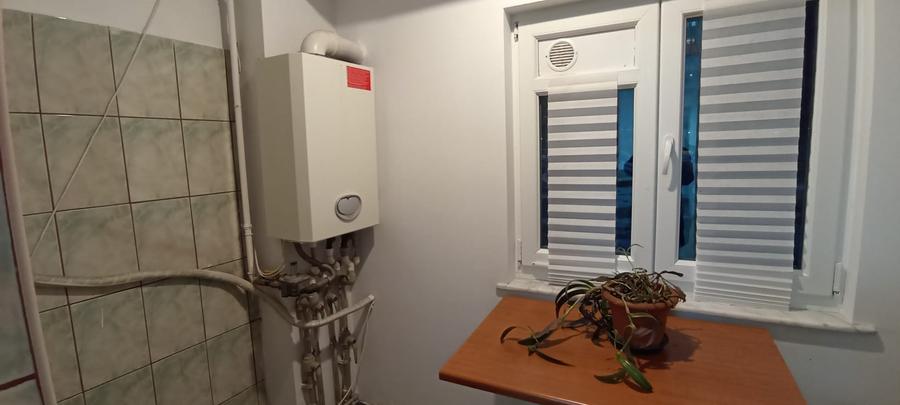 Vanzare apartament 3 cam la parter cu balcon stradal zona Parc Sebastian sect 5