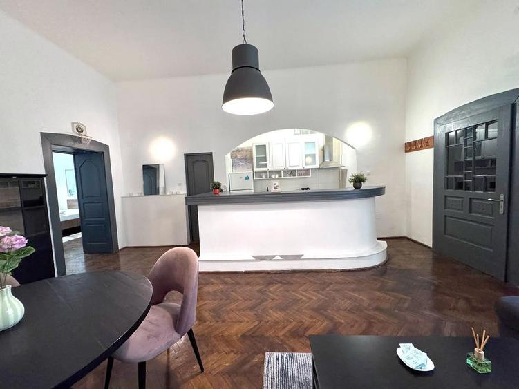 Apartament 2 camere 70 mp, cladire istorica, str Gh Sincai - Central