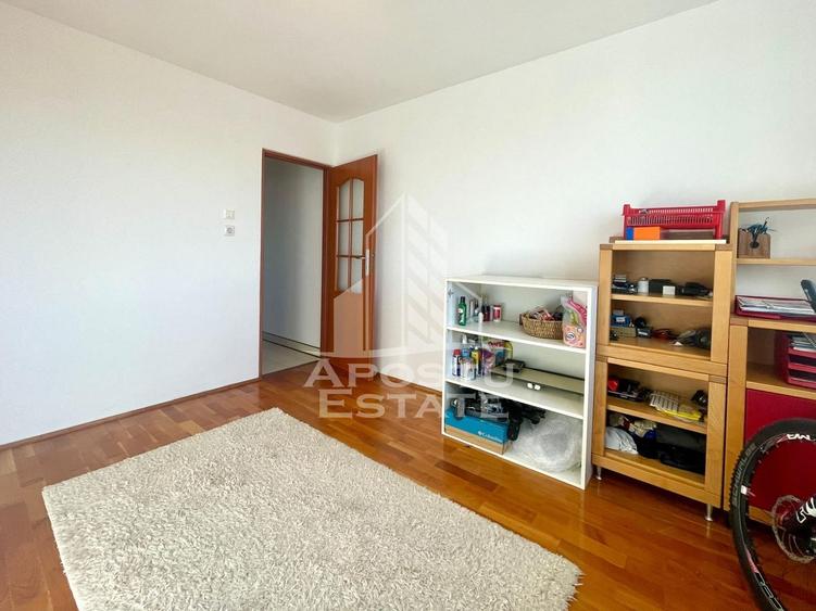 Apartament 4 camere, decomandat 2 bai, 2 balcoane, Central
