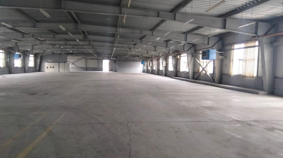 Inchiriez hala Bd. Timisoara 2231 mp, toate utilitatile, teren 3000 mp