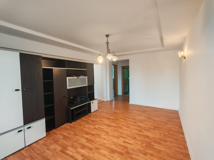 Apartament 3 camere decomandate Razboieni