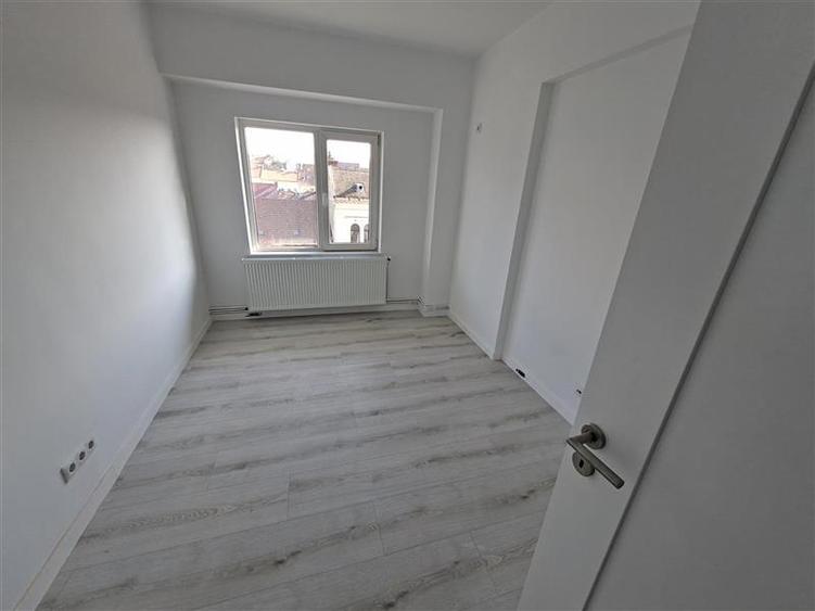 Vanzare apartament 4 camere pentru locuit sau sediu firma, birouri Centru, Cluj-
