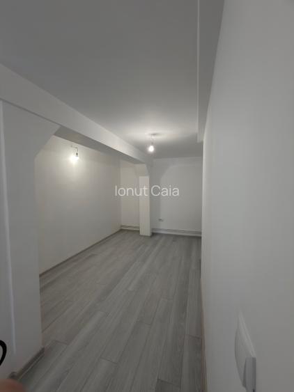 Particular - APARTAMENT NOU RENOVAT ÎN PREDEAL ,3 CAMERE ,97 MP, GARAJ+CURTE  - 8