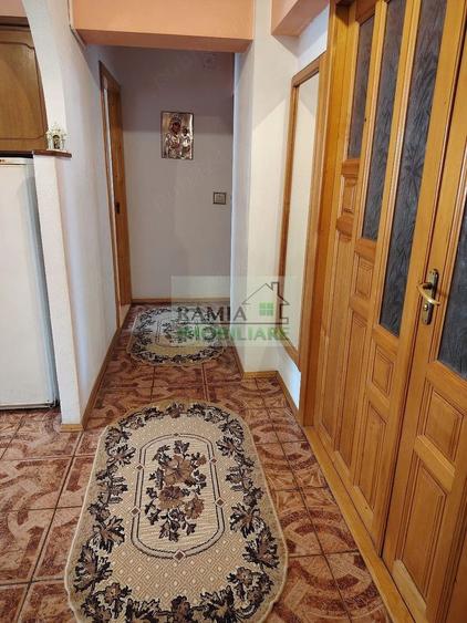Apartament 3 camere decomandat, etaj 1, 2 balcoane și garaj – Râșnov