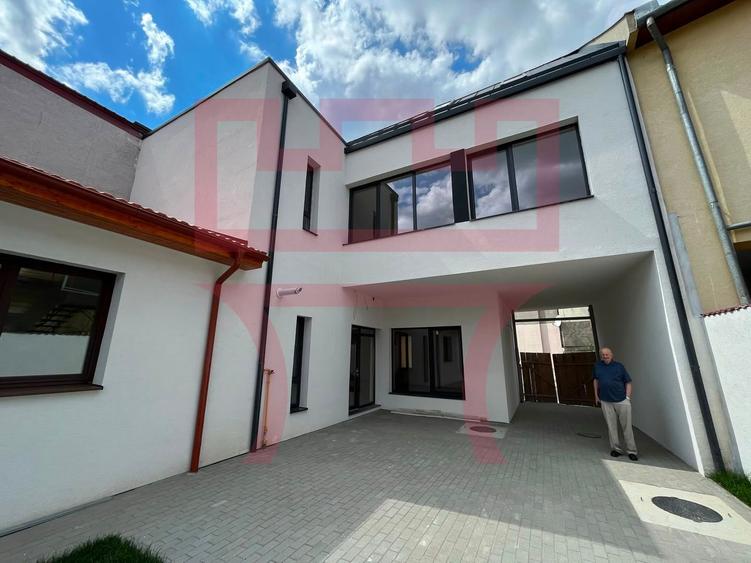 Casa Platinia Parcul Mare curte 500mp rezidential sau birou panouri 6k
